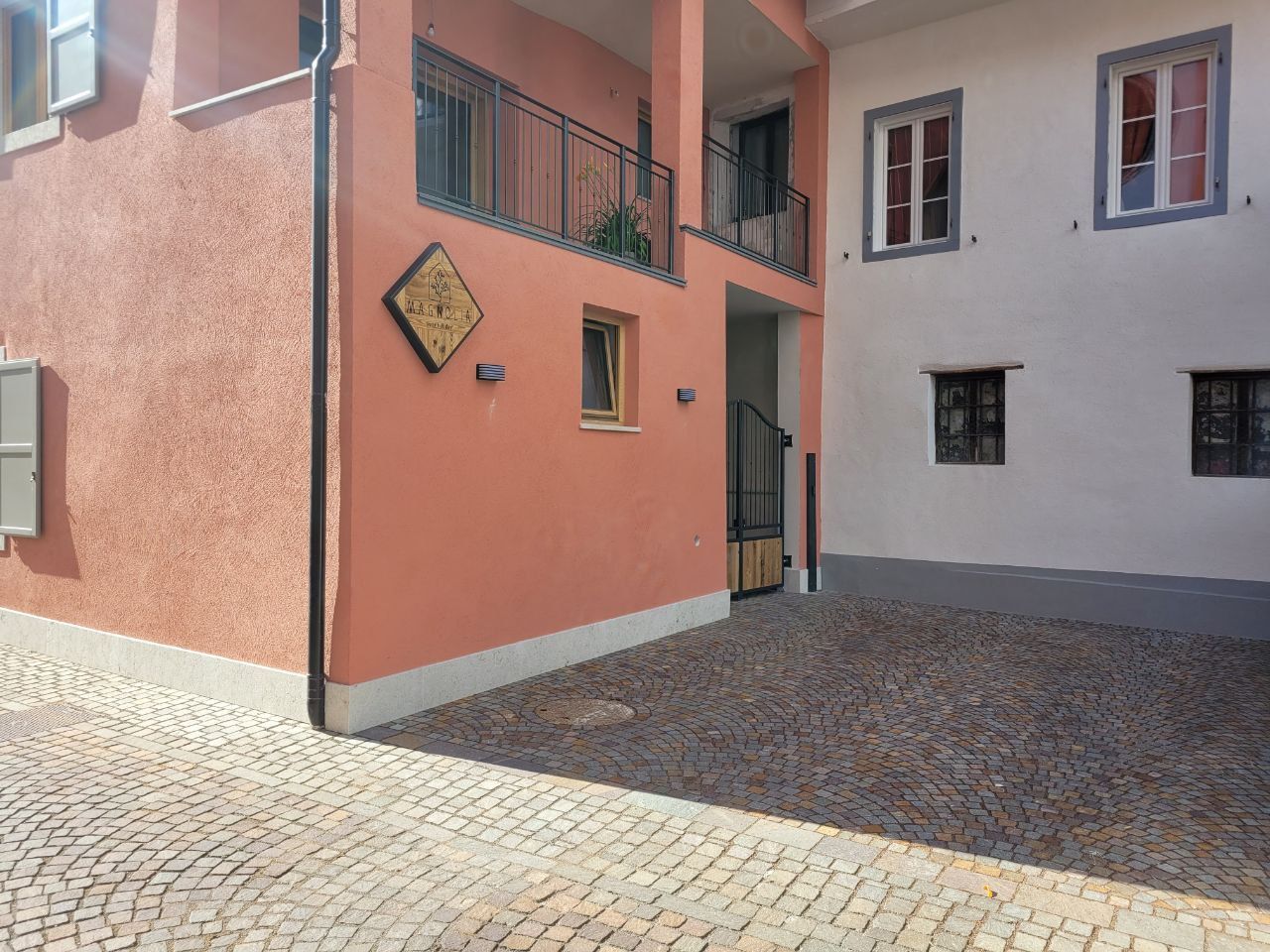 cortile parcheggio