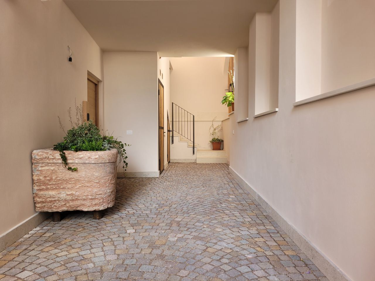 ingresso con vasca termale storica