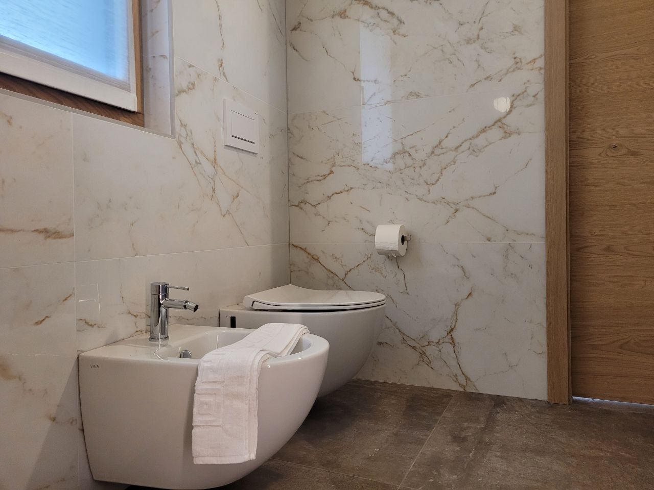 bagno in finto marmo