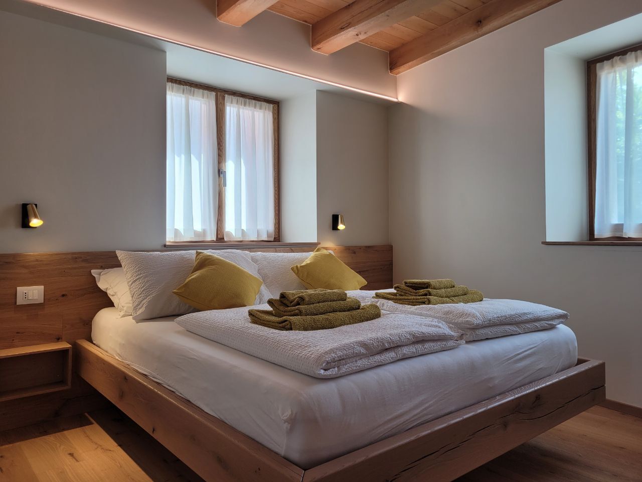 camera matrimoniale in legno